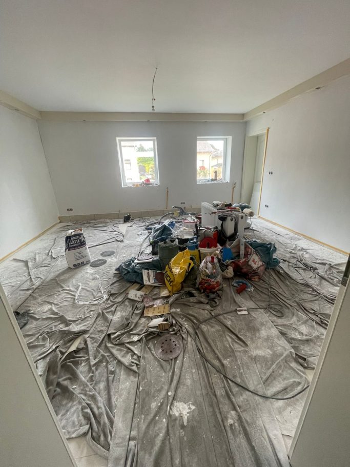 Wände tapezieren durch Fix&Klar Team