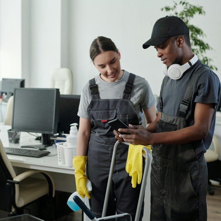 Gründliche Reinigung der Büroräume durch Fix&Klar in Berlin Steglitz
