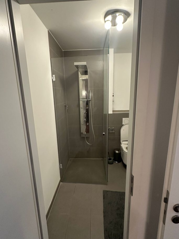 Professionell gereinigter Wohnraum in Berlin nach gründlicher Reinigung durch fix und klar.