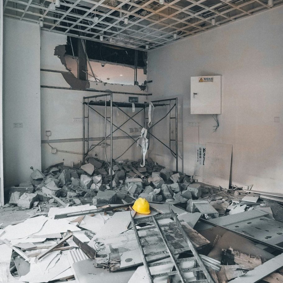 Fix&Klar Entkernung Berlin – Rückbau und Demontage von Böden, Türen und Decken