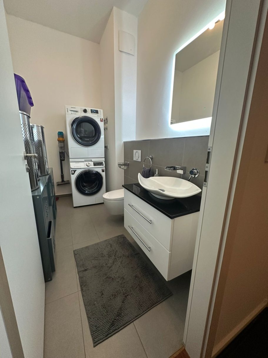 Regelmäßig gereinigtes Büro in Berlin, Unterhaltsreinigung von fix und klar mit individuellem Angebot innerhalb von 24 Stunden.