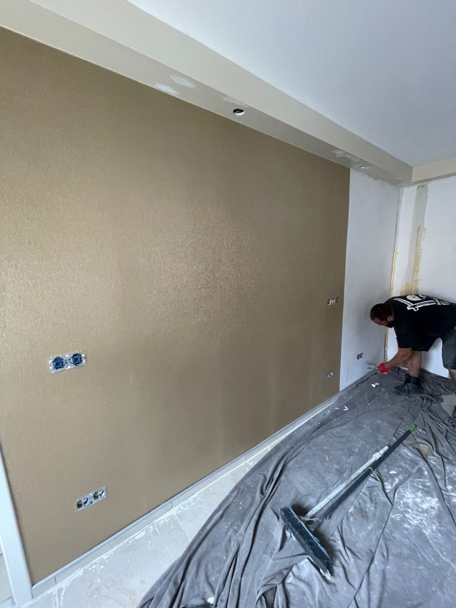 Wände tapezieren mit Fix&Klar Team in Berlin Moabit